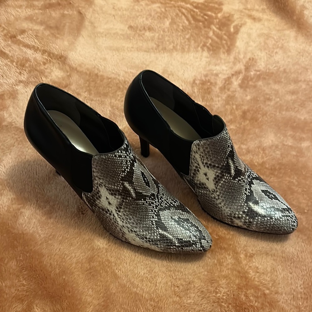 Elegant Snakeskin Patterned Women's Shoes